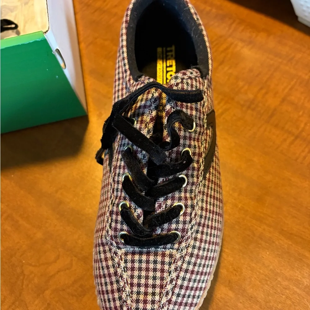 Tretorn Nylite Plus Bold Wine Canvas Sneaker - Picture 2 of 4